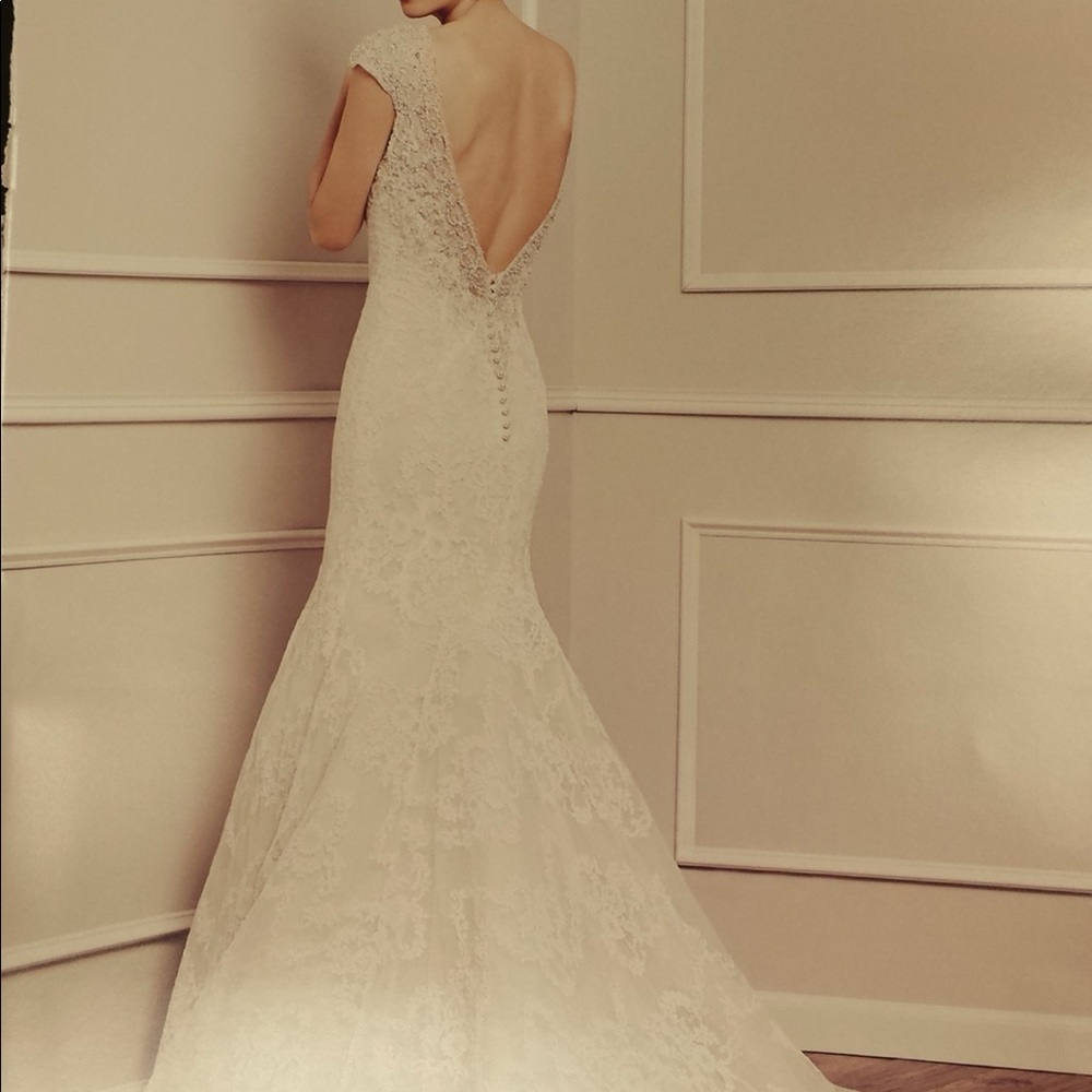 Kenneth Winston Ivory Lace Bridal Gown. - Picture 1 of 2